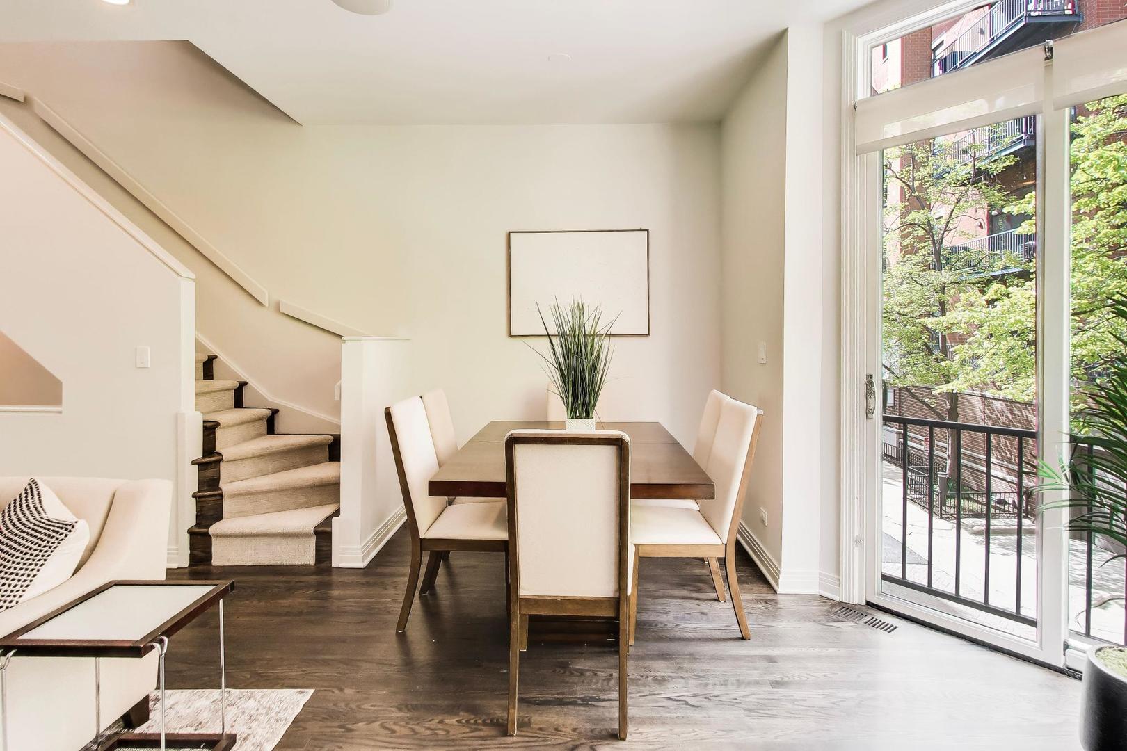 320 N CLINTON Street Unit: D