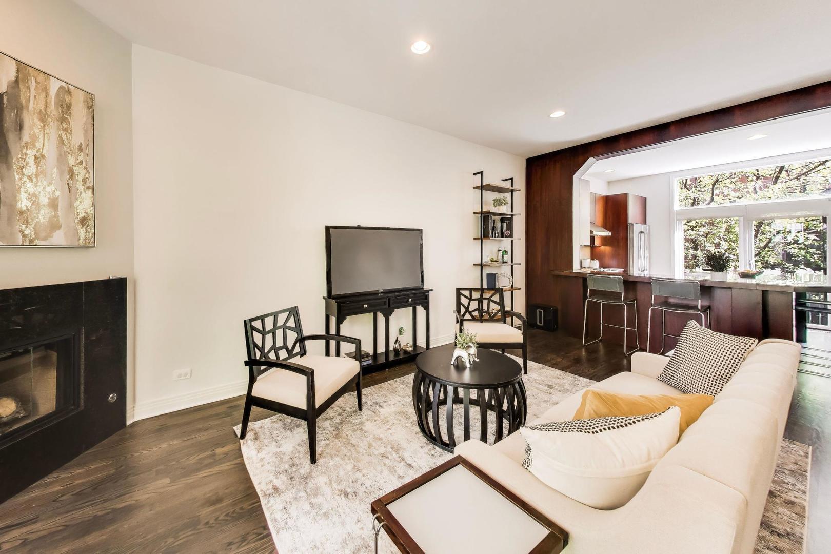 320 N CLINTON Street Unit: D