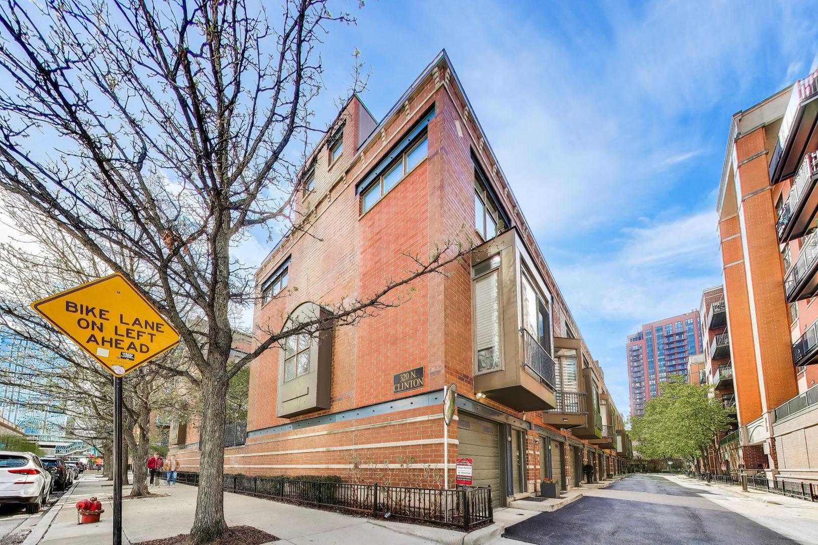 320 N CLINTON Street Unit: D