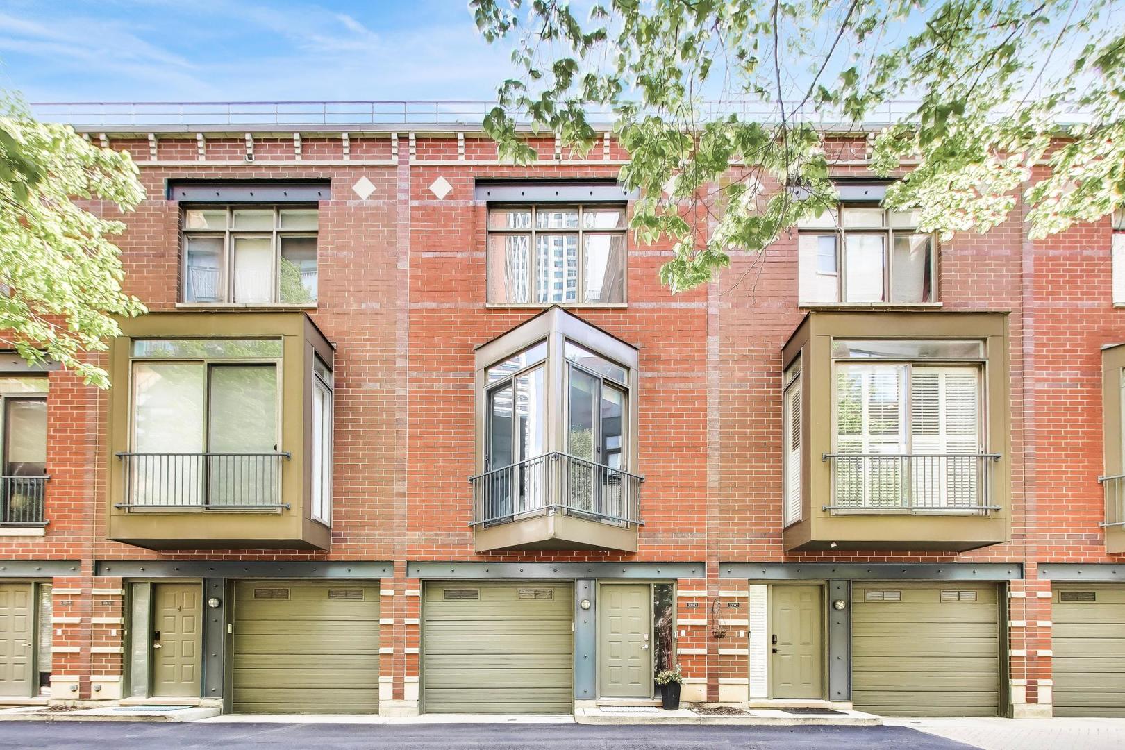 320 N CLINTON Street Unit: D
