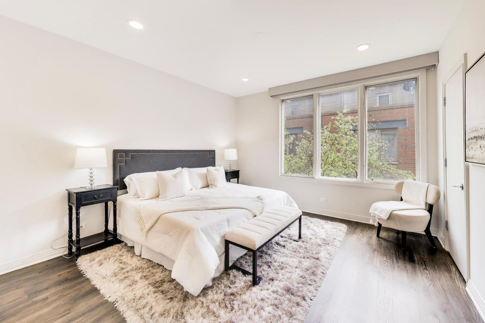 320 N CLINTON Street Unit: D