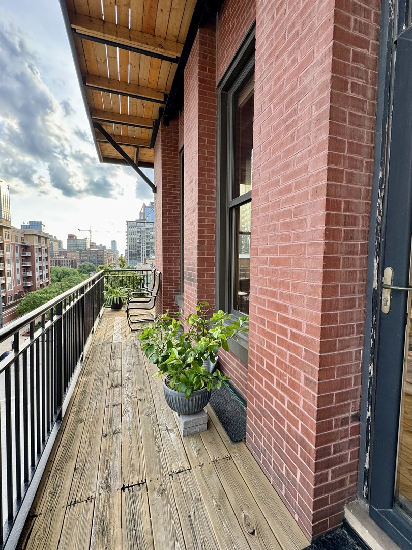 616 W Fulton Street Unit: 411