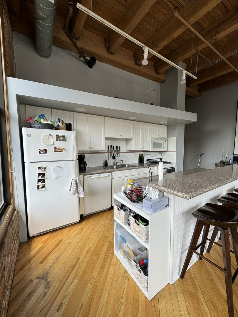 616 W Fulton Street Unit: 411