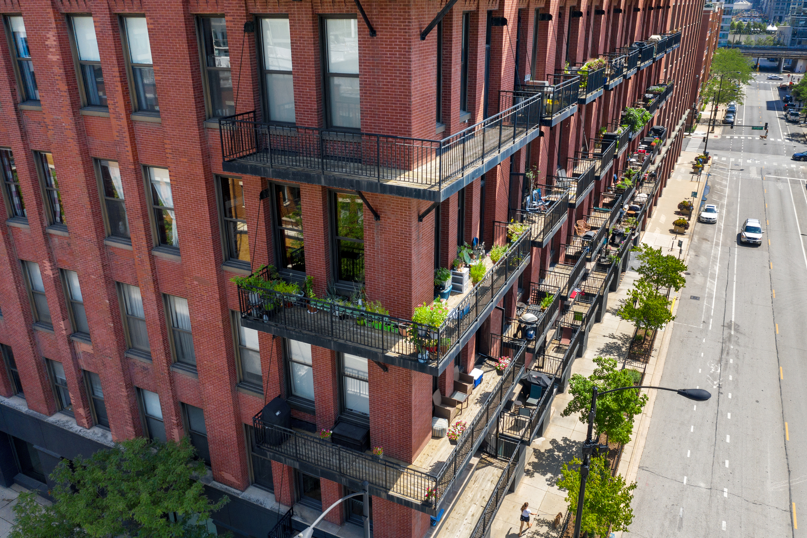616 W Fulton Street Unit: 411
