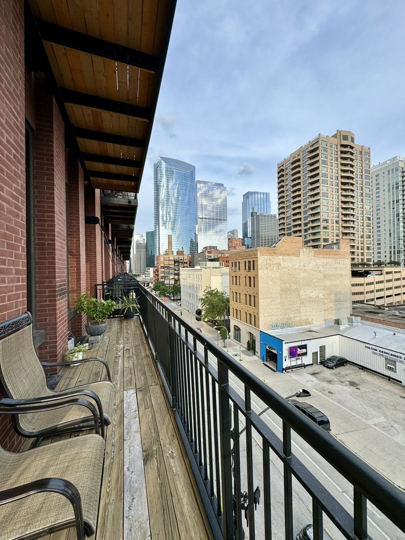616 W Fulton Street Unit: 411