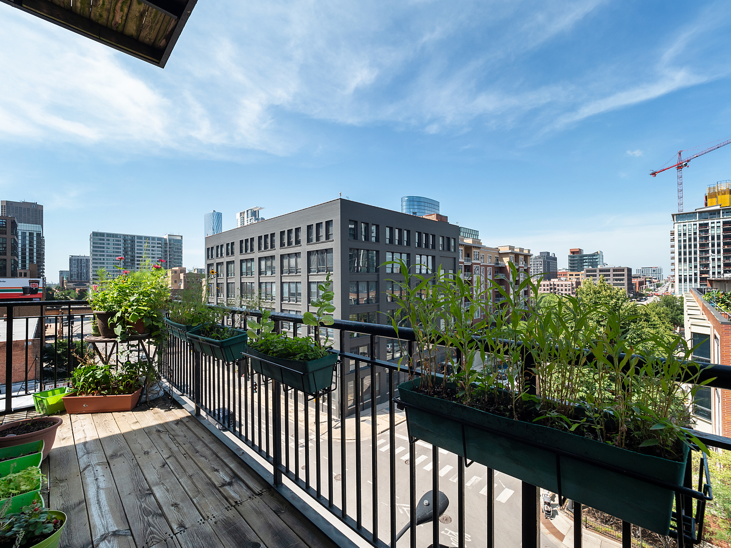 616 W Fulton Street Unit: 411