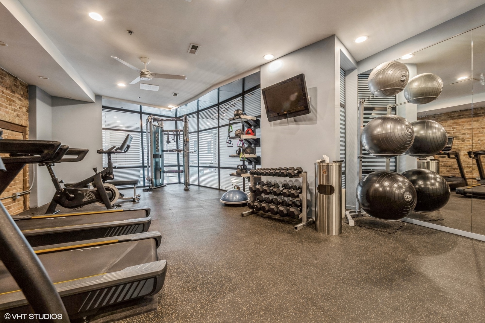 616 W Fulton Street Unit: 411