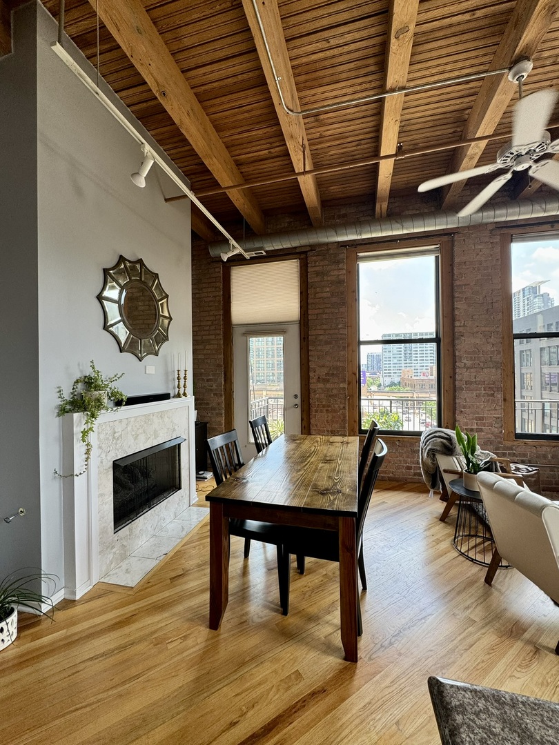 616 W Fulton Street Unit: 411