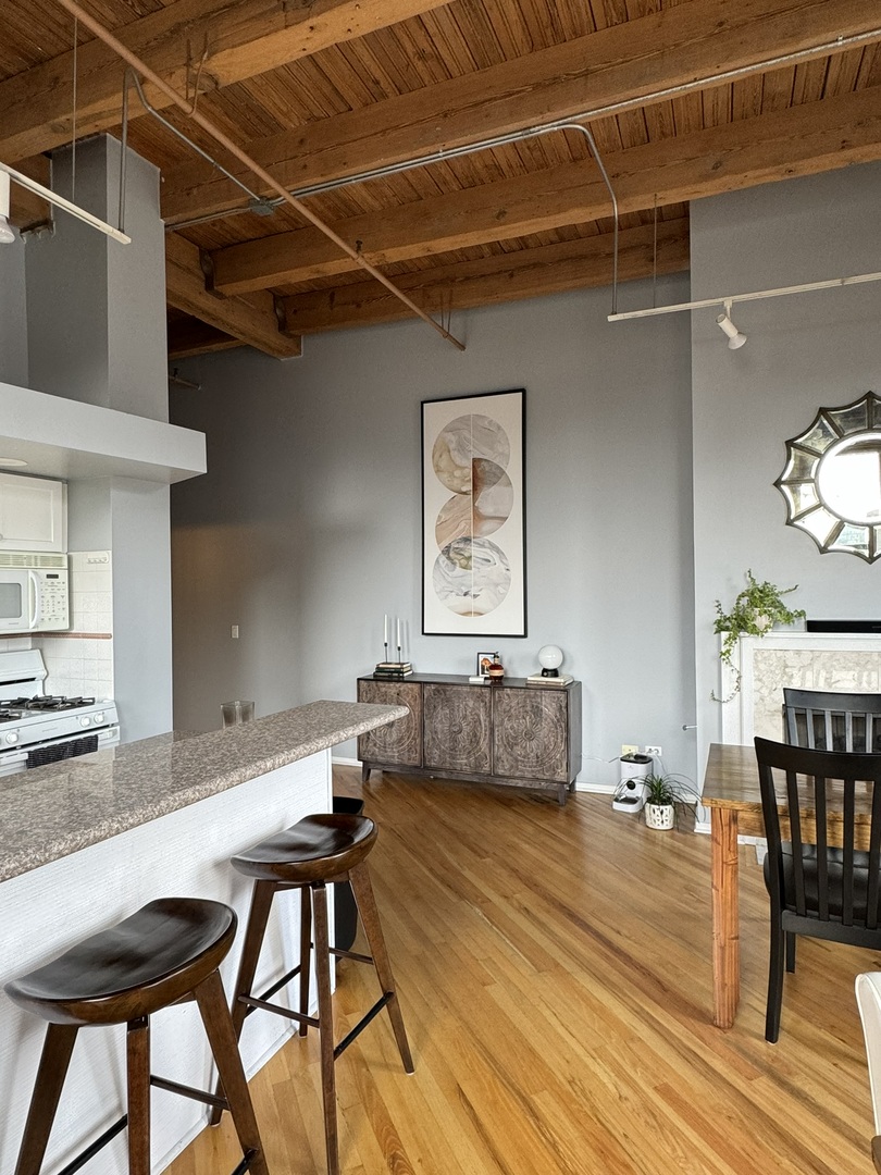 616 W Fulton Street Unit: 411