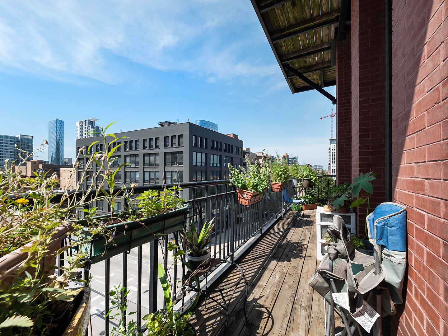 616 W Fulton Street Unit: 411