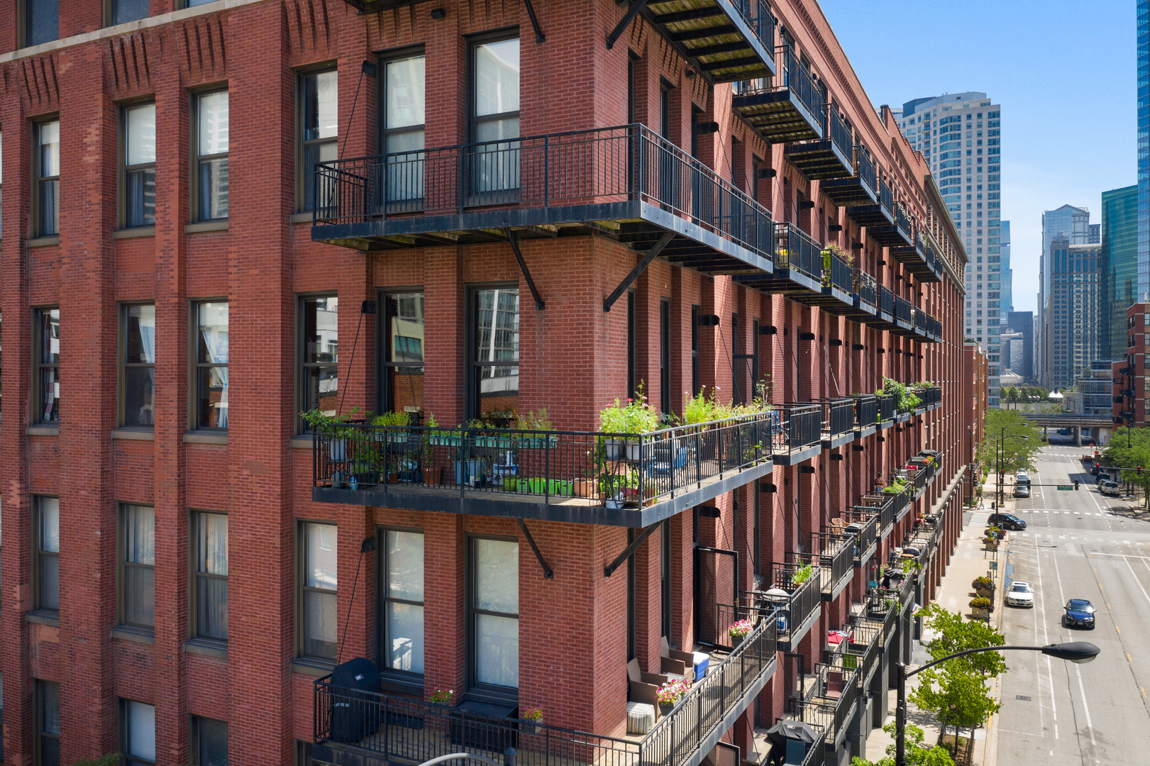 616 W Fulton Street Unit: 411