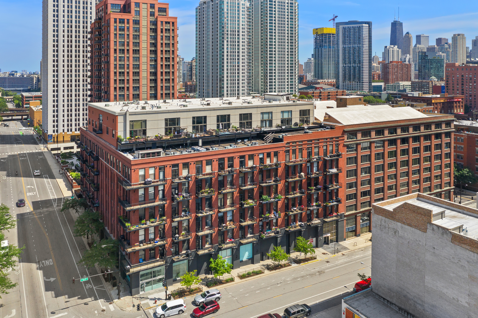 616 W Fulton Street Unit: 411