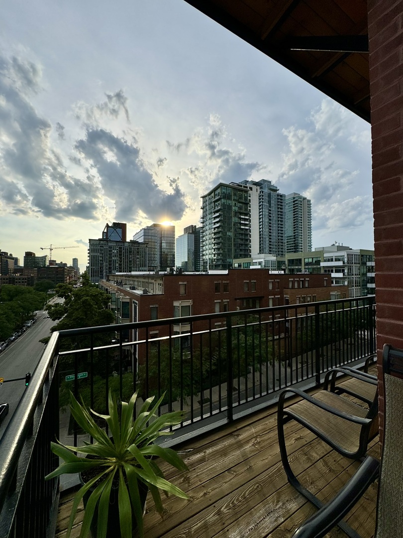 616 W Fulton Street Unit: 411