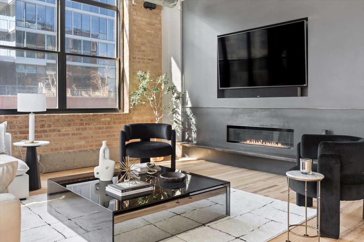 850 W Adams Street Unit: 4A