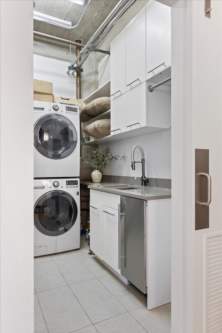 850 W Adams Street Unit: 4A