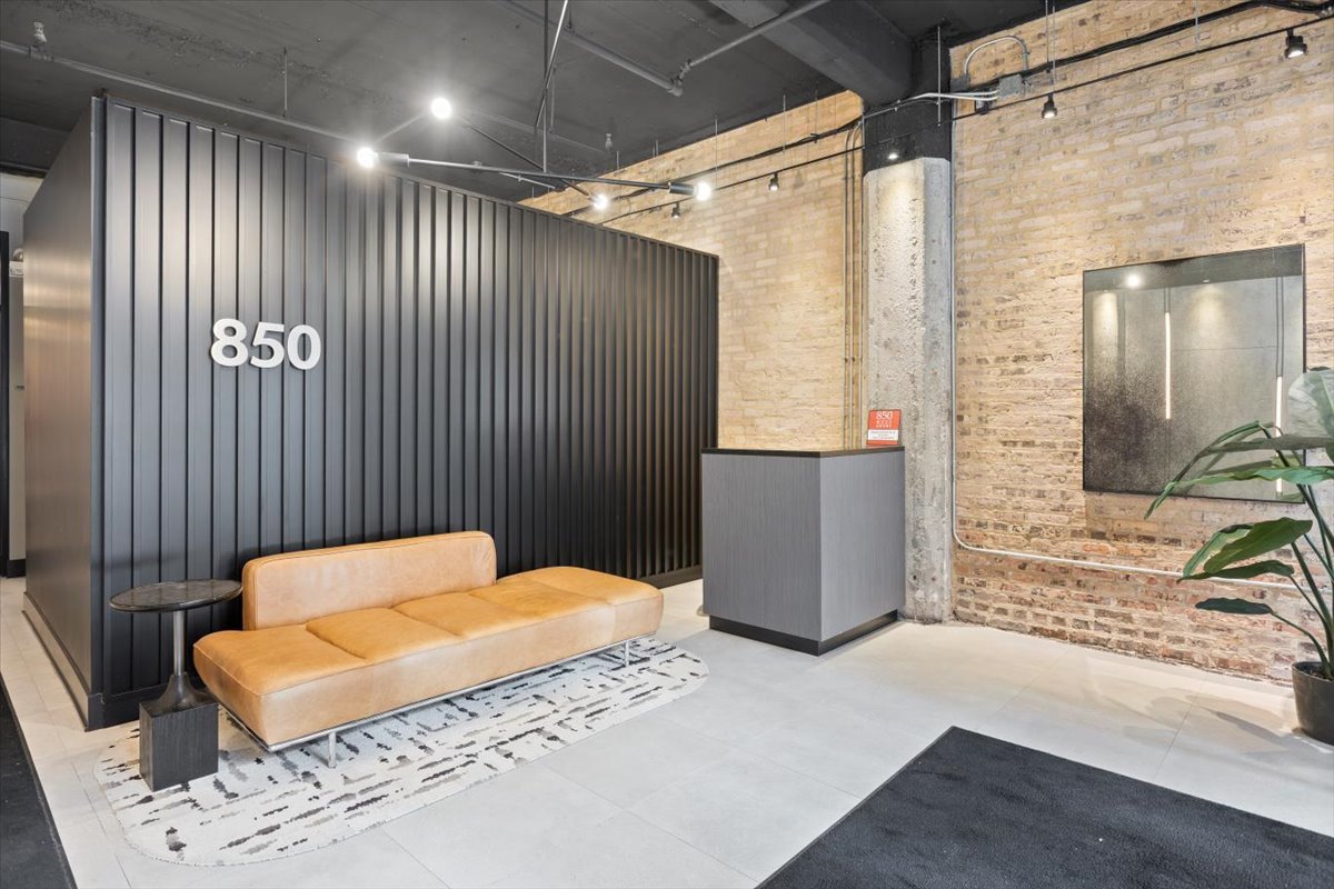 850 W Adams Street Unit: 4A