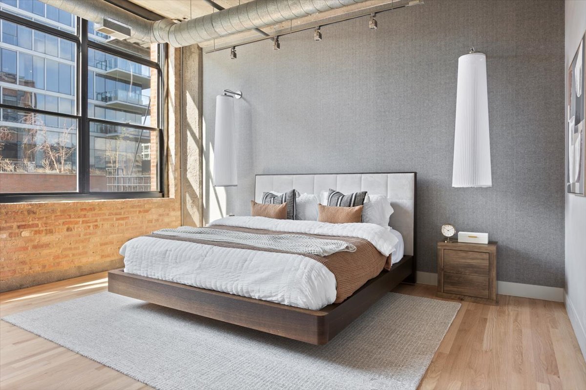 850 W Adams Street Unit: 4A