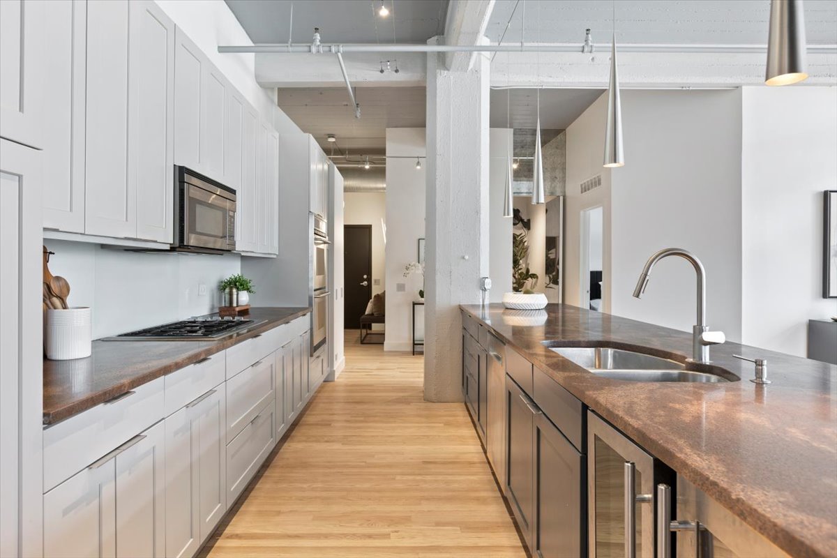 850 W Adams Street Unit: 4A