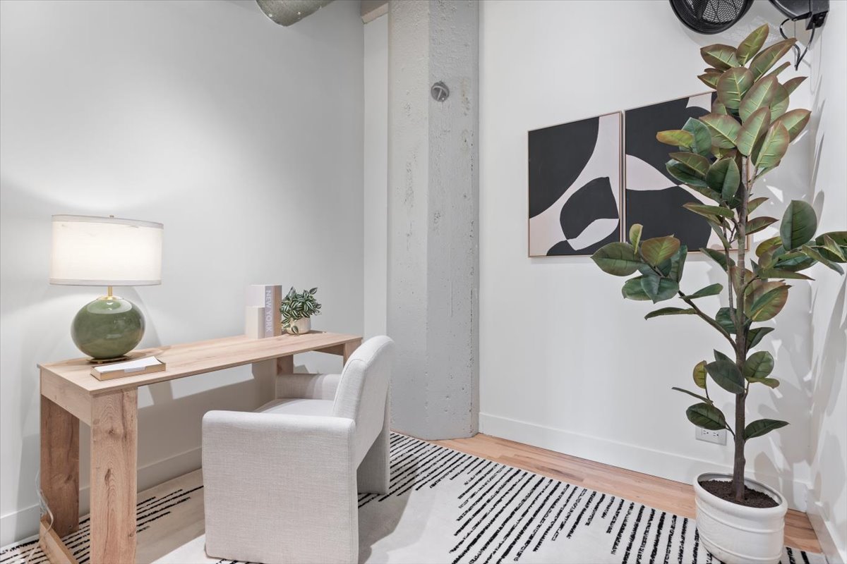 850 W Adams Street Unit: 4A