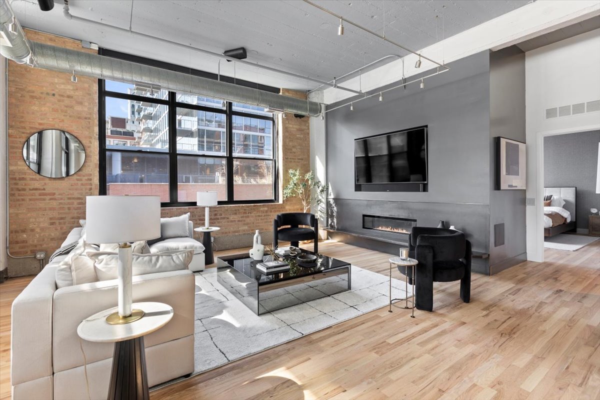 850 W Adams Street Unit: 4A