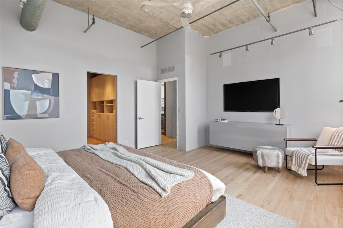 850 W Adams Street Unit: 4A