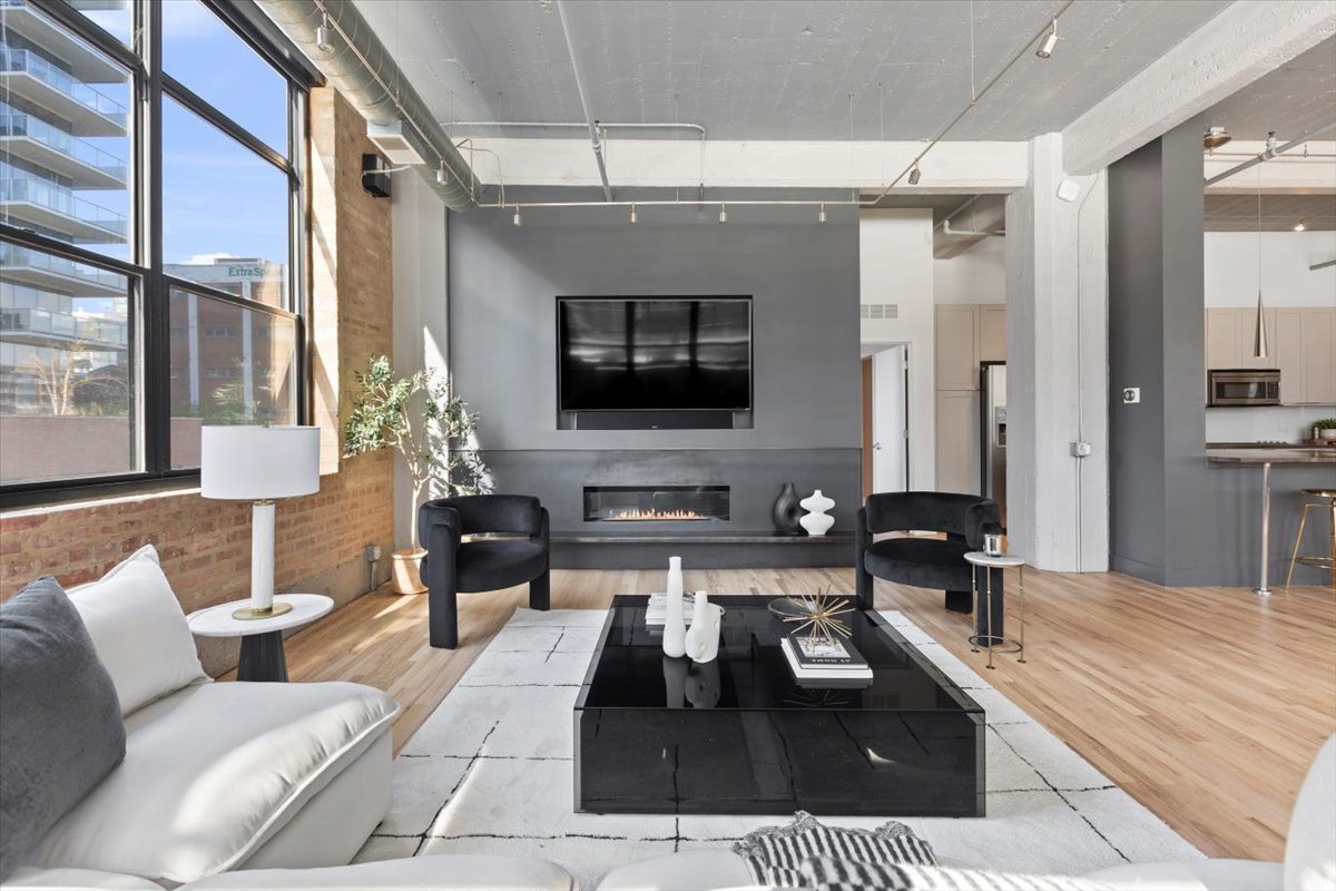 850 W Adams Street Unit: 4A