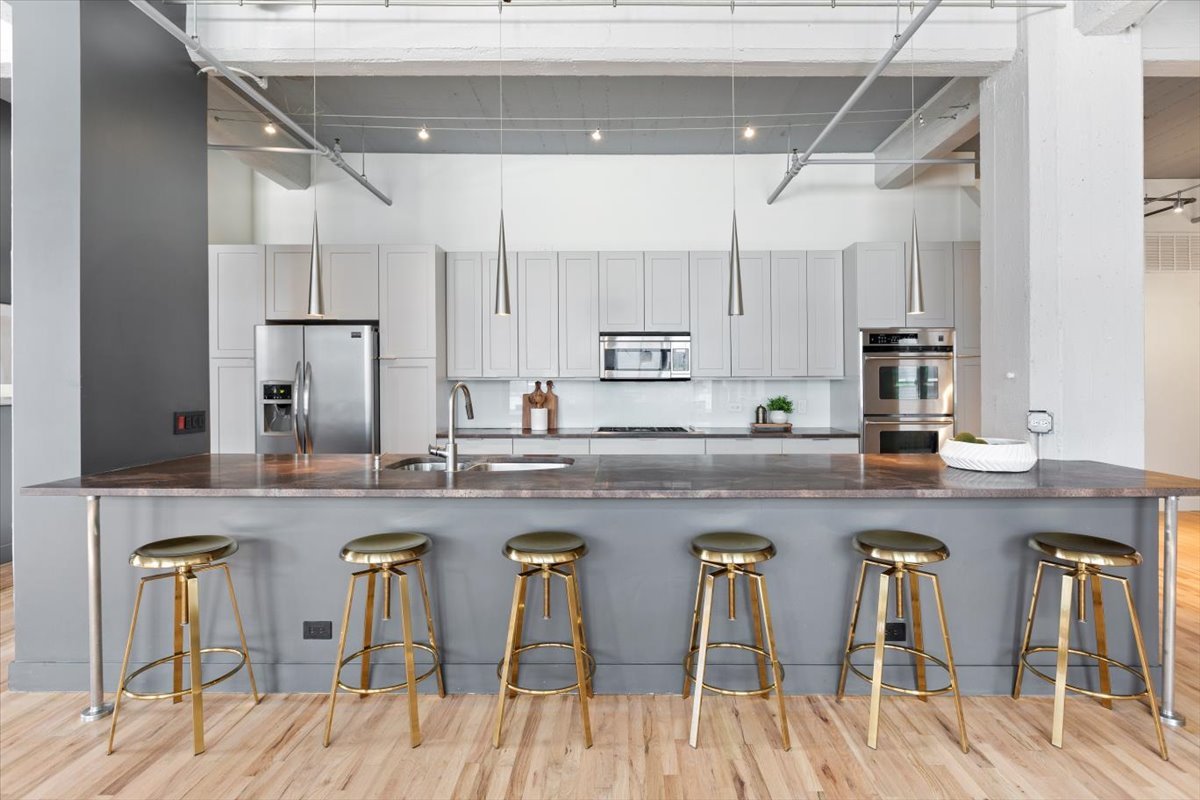 850 W Adams Street Unit: 4A