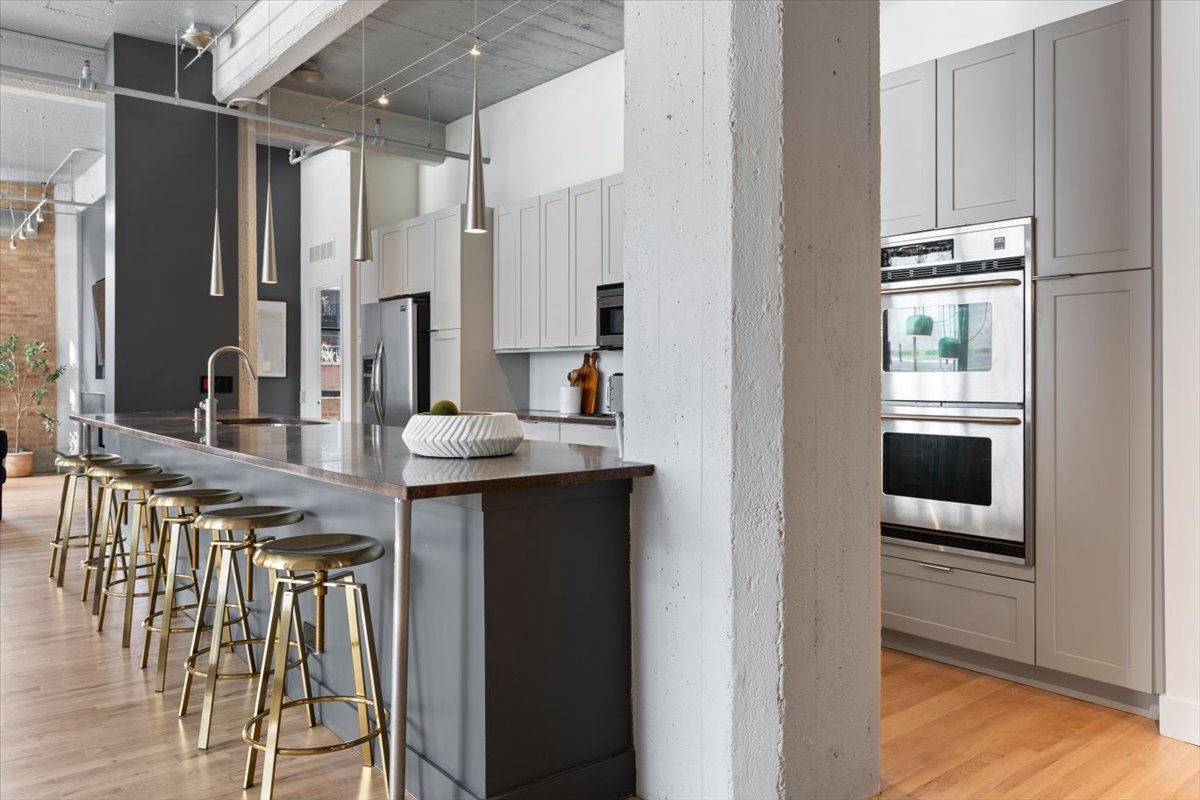 850 W Adams Street Unit: 4A