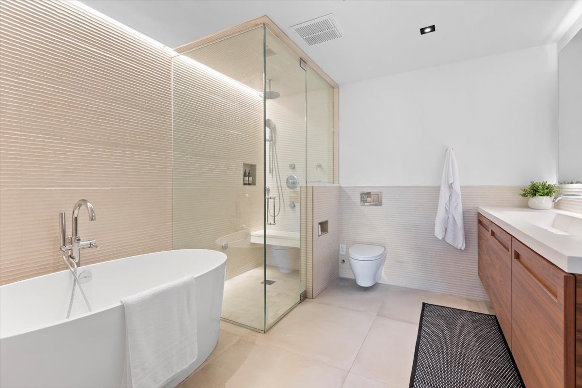 850 W Adams Street Unit: 4A