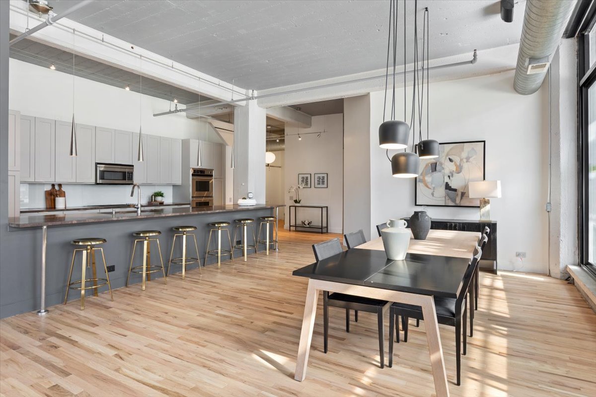 850 W Adams Street Unit: 4A