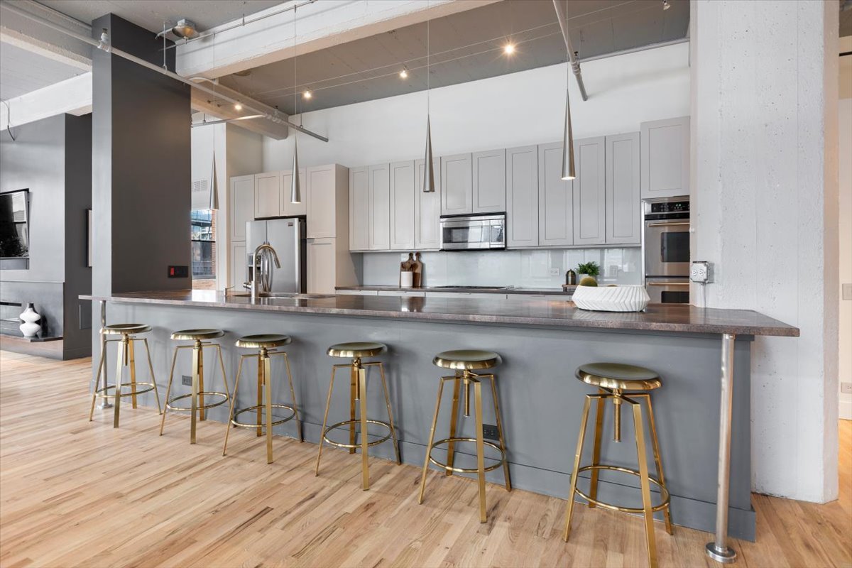850 W Adams Street Unit: 4A