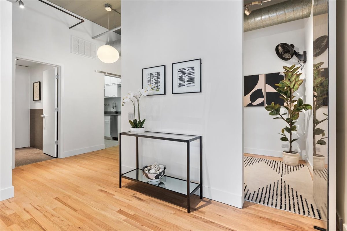 850 W Adams Street Unit: 4A