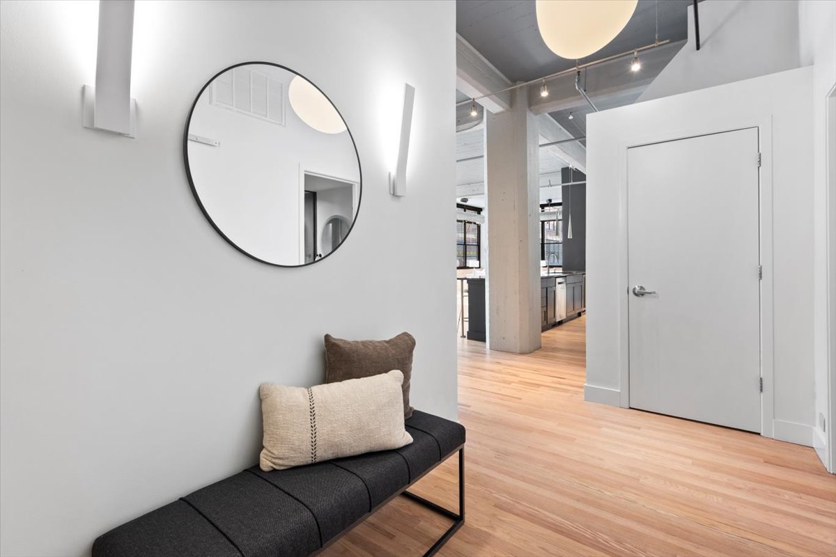 850 W Adams Street Unit: 4A