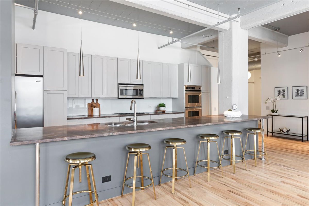 850 W Adams Street Unit: 4A
