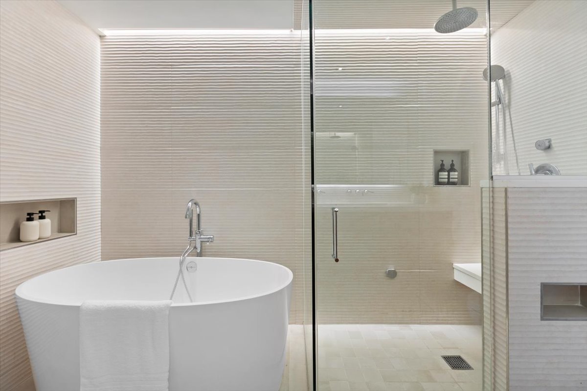 850 W Adams Street Unit: 4A