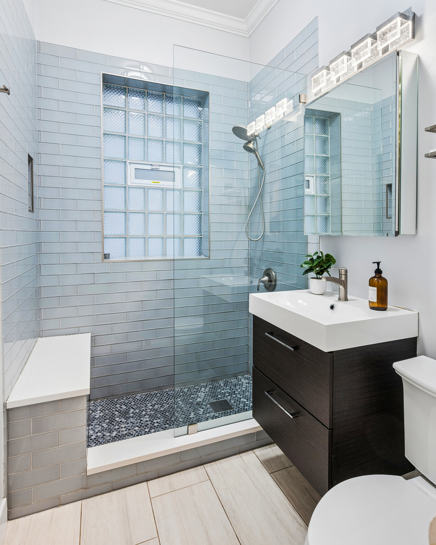3762 N FREMONT Street Unit: 1S