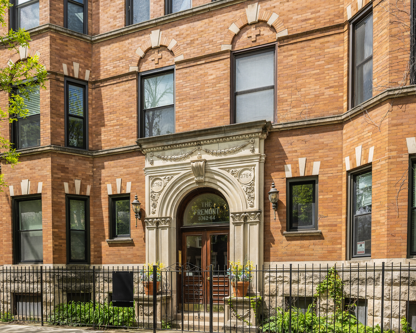 3762 N FREMONT Street Unit: 1S