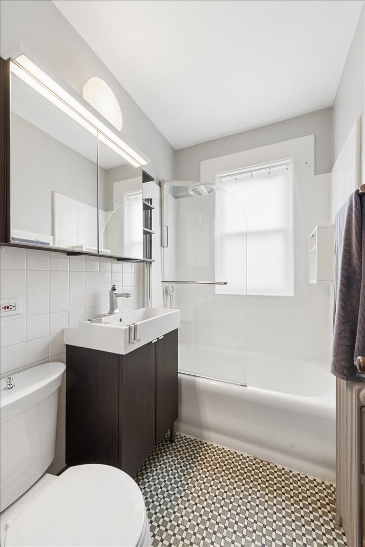 3651 N Kedvale Avenue Unit: 2B