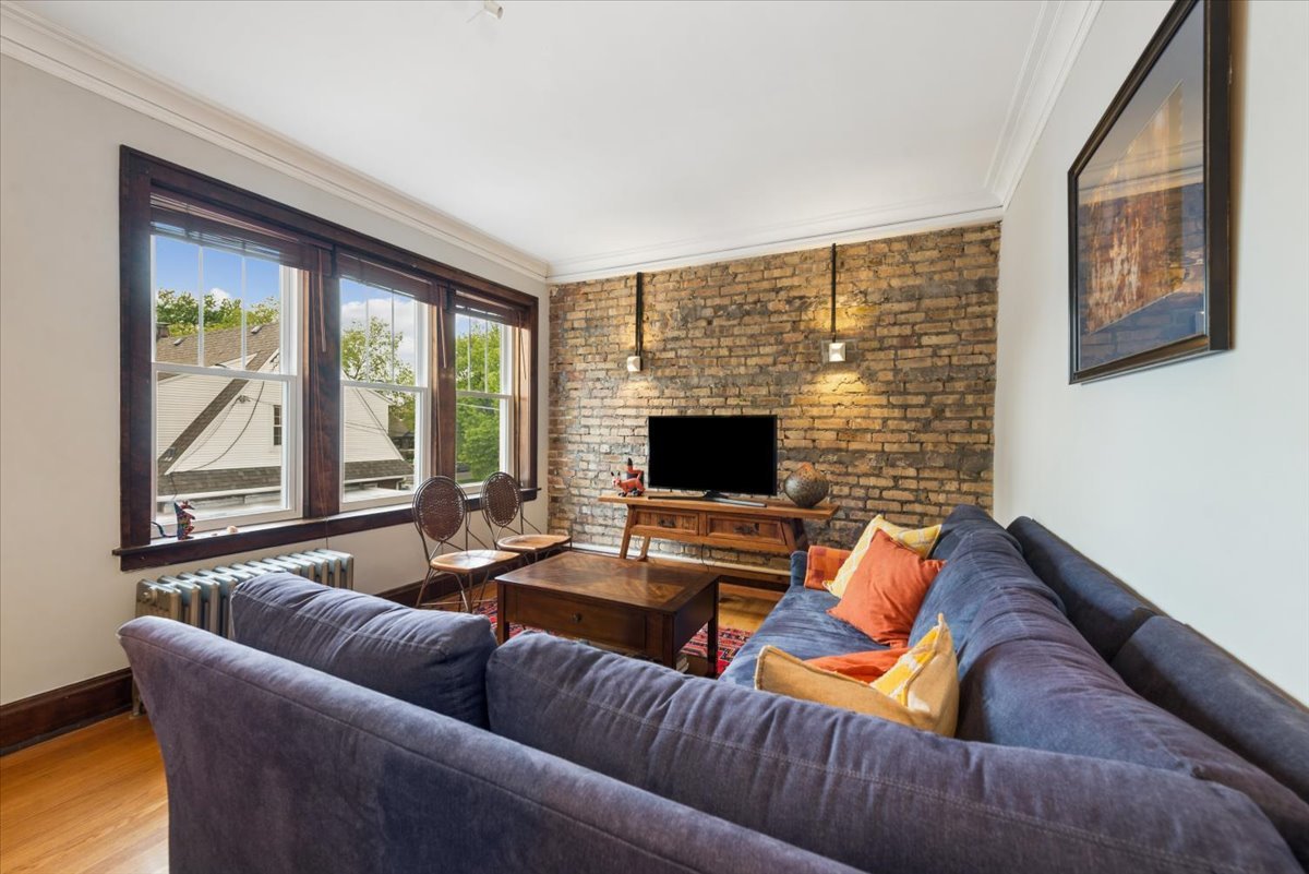 3651 N Kedvale Avenue Unit: 2B