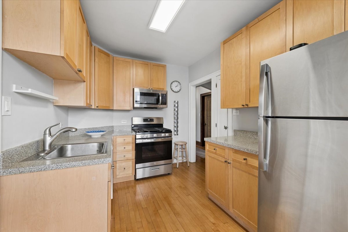 3651 N Kedvale Avenue Unit: 2B