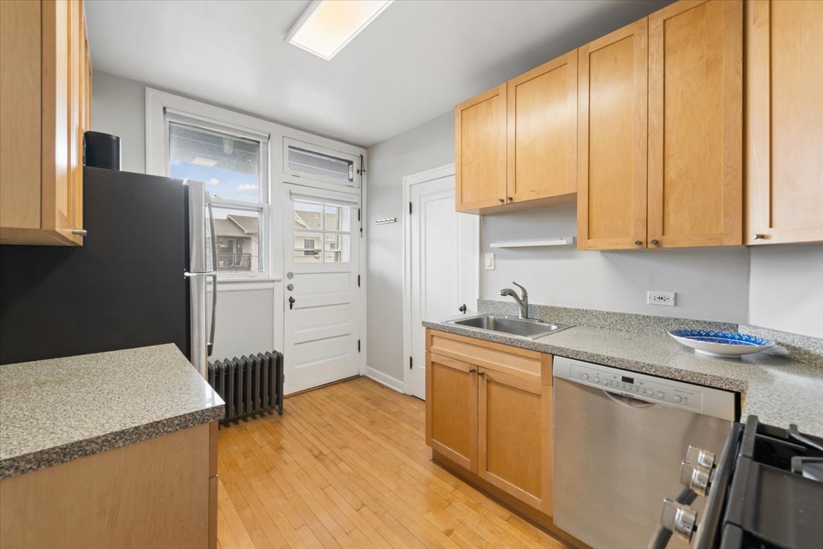 3651 N Kedvale Avenue Unit: 2B