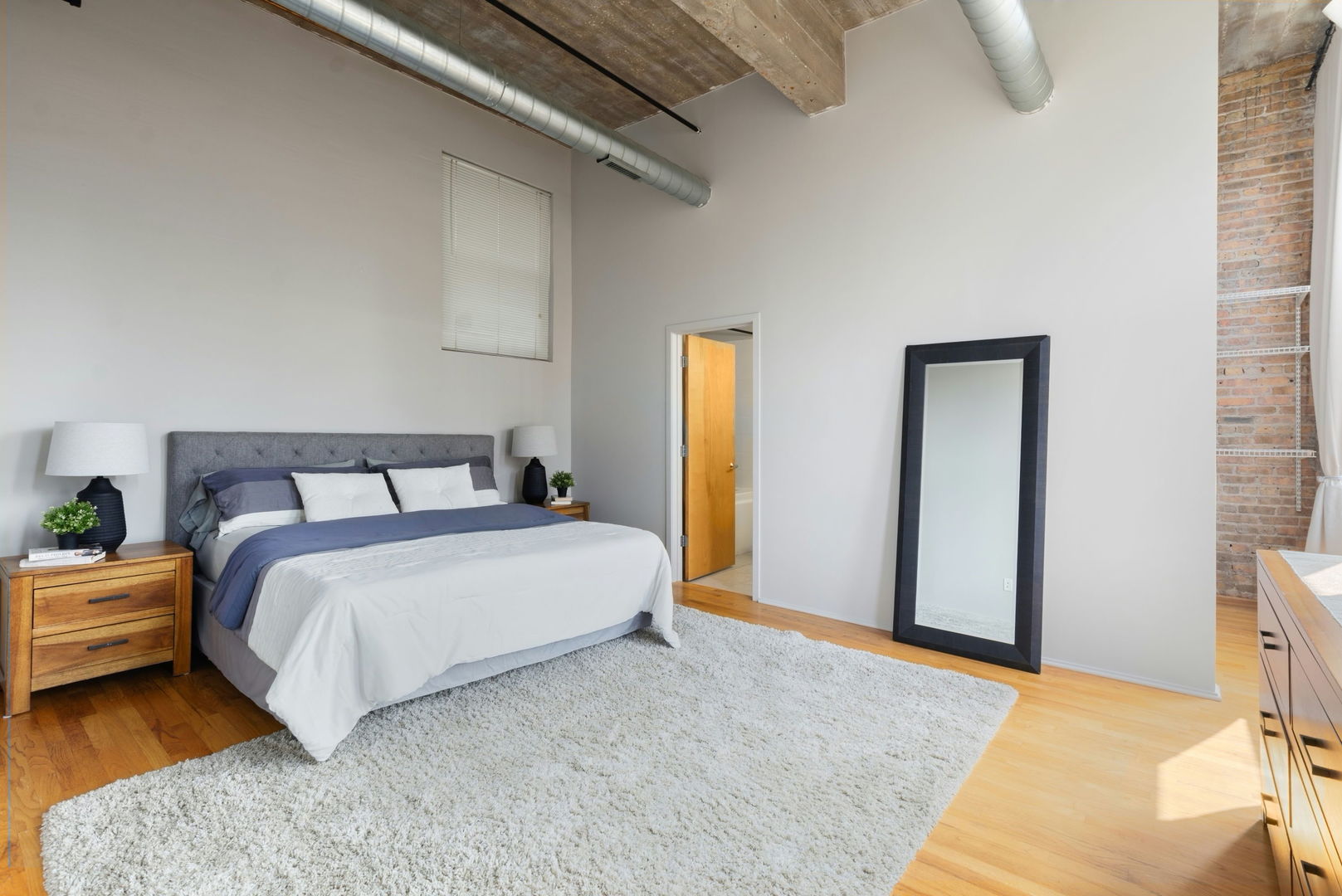 1500 W Monroe Street Unit: 413