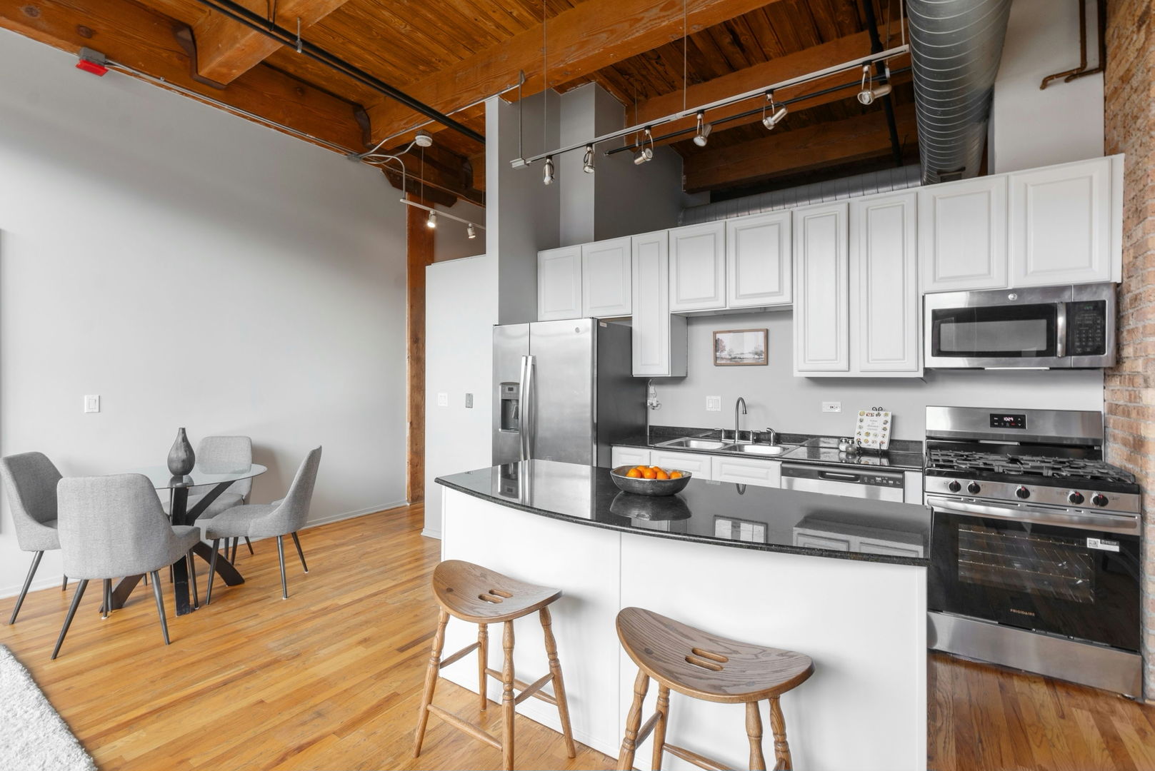 1500 W Monroe Street Unit: 413