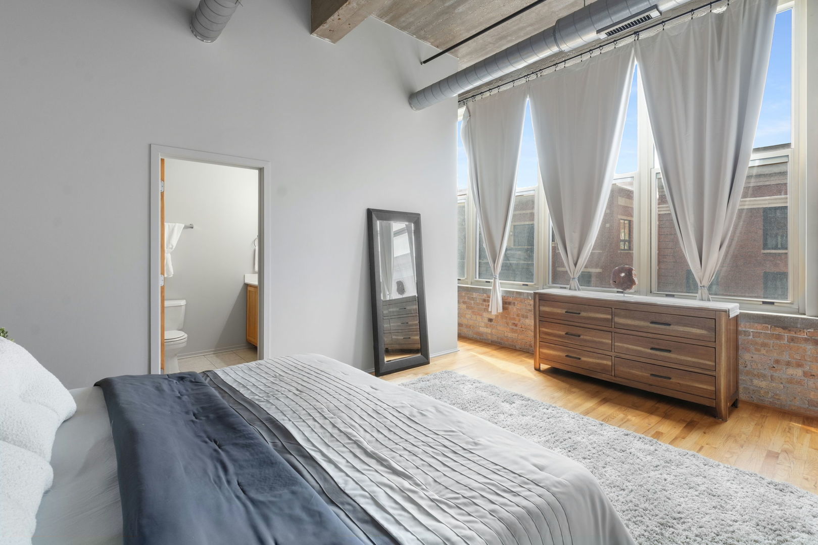 1500 W Monroe Street Unit: 413