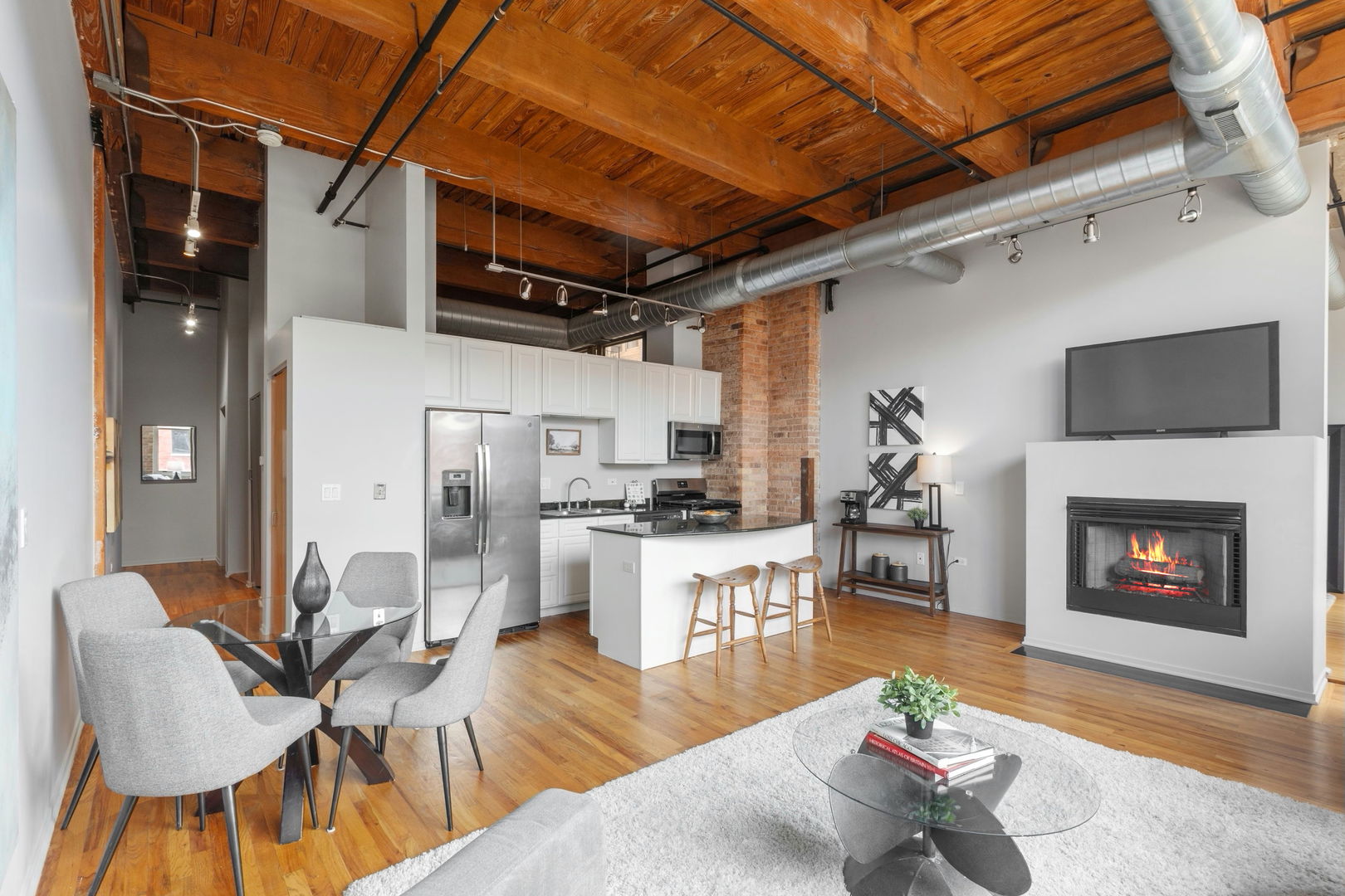 1500 W Monroe Street Unit: 413