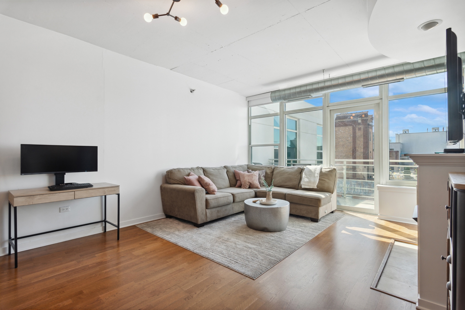 909 W Washington Boulevard Unit: 1001