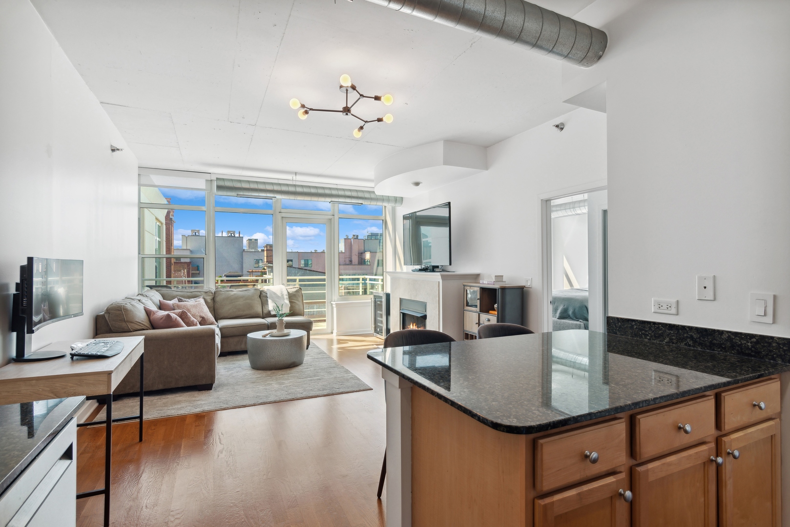 909 W Washington Boulevard Unit: 1001