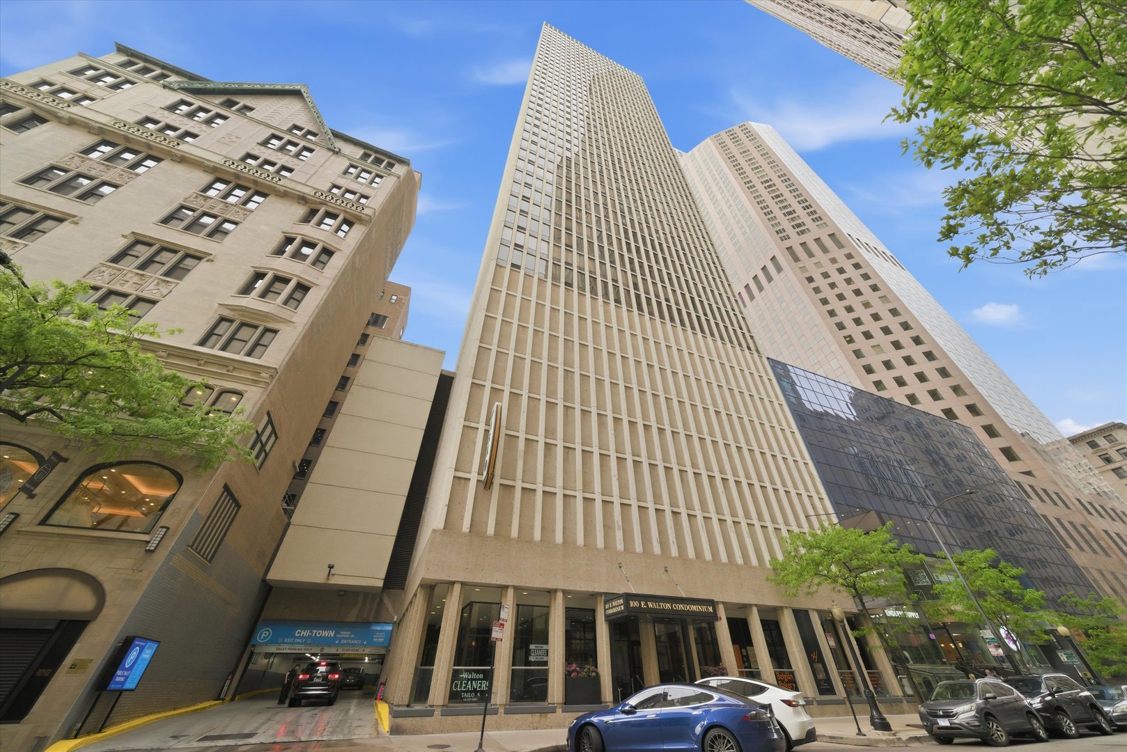 100 E Walton Street Unit: 27D