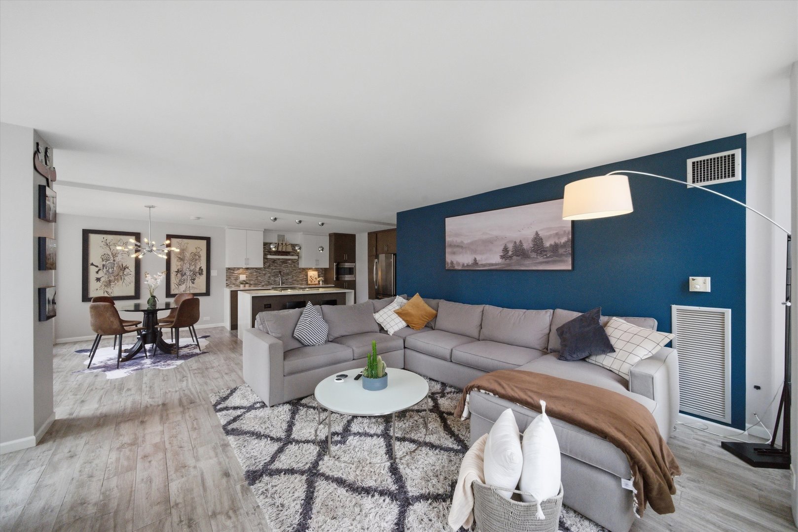 100 E Walton Street Unit: 27D