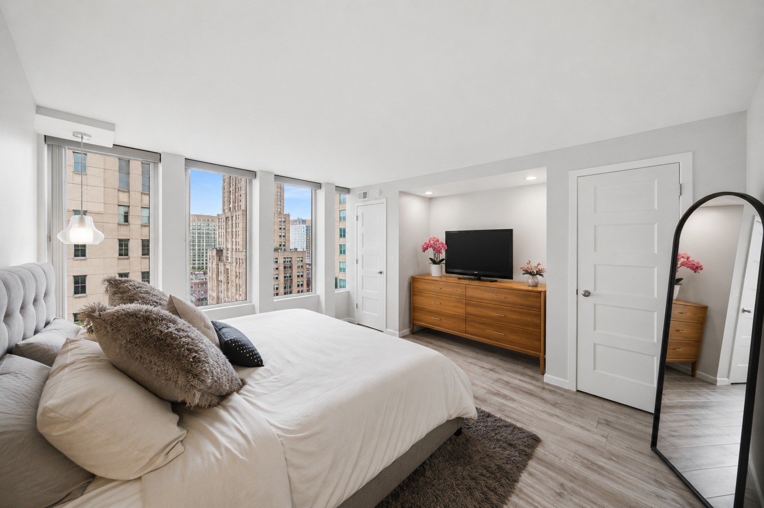 100 E Walton Street Unit: 27D